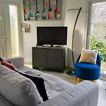 Semesterbostad Maison Avec Jardin, Calme Et Ensoleillee A 2 Minutes Du Centre-ville