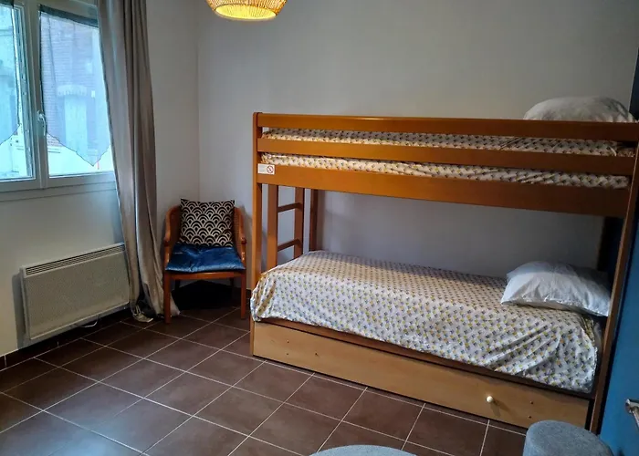 Maison Avec Jardin, Calme Et Ensoleillee A 2 Minutes Du Centre-ville Holiday home *