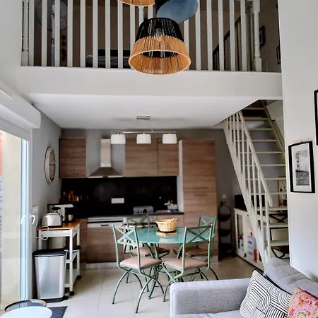 Casa de Férias Maison Avec Jardin, Calme Et Ensoleillée à 2 Minutes Du Centre-ville *