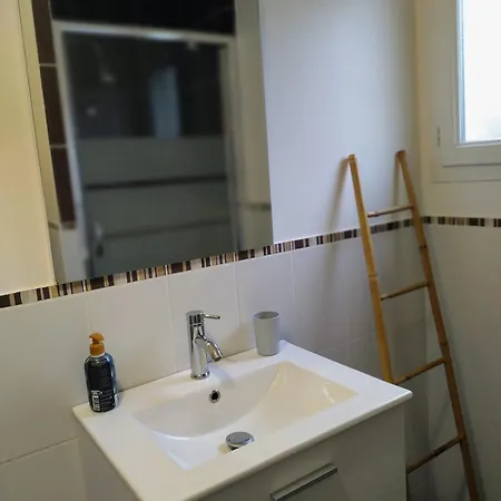 Casa de Férias Maison Avec Jardin, Calme Et Ensoleillée à 2 Minutes Du Centre-ville *