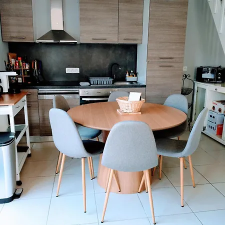 Maison Avec Jardin, Calme Et Ensoleillée à 2 Minutes Du Centre-ville Casa de Férias *