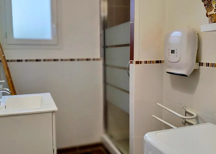 Maison Avec Jardin, Calme Et Ensoleillee A 2 Minutes Du Centre-ville Дом отдыха Кабур