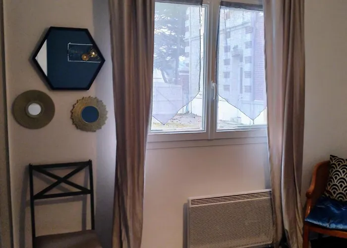 Дом отдыха Maison Avec Jardin, Calme Et Ensoleillee A 2 Minutes Du Centre-ville Кабур