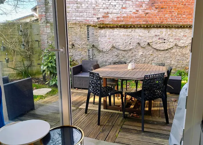 Maison Avec Jardin, Calme Et Ensoleillee A 2 Minutes Du Centre-ville Дом отдыха