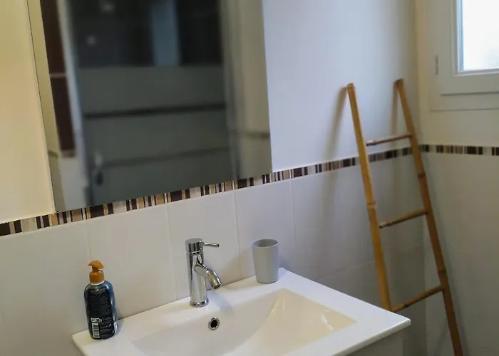 Дом отдыха Maison Avec Jardin, Calme Et Ensoleillee A 2 Minutes Du Centre-ville *